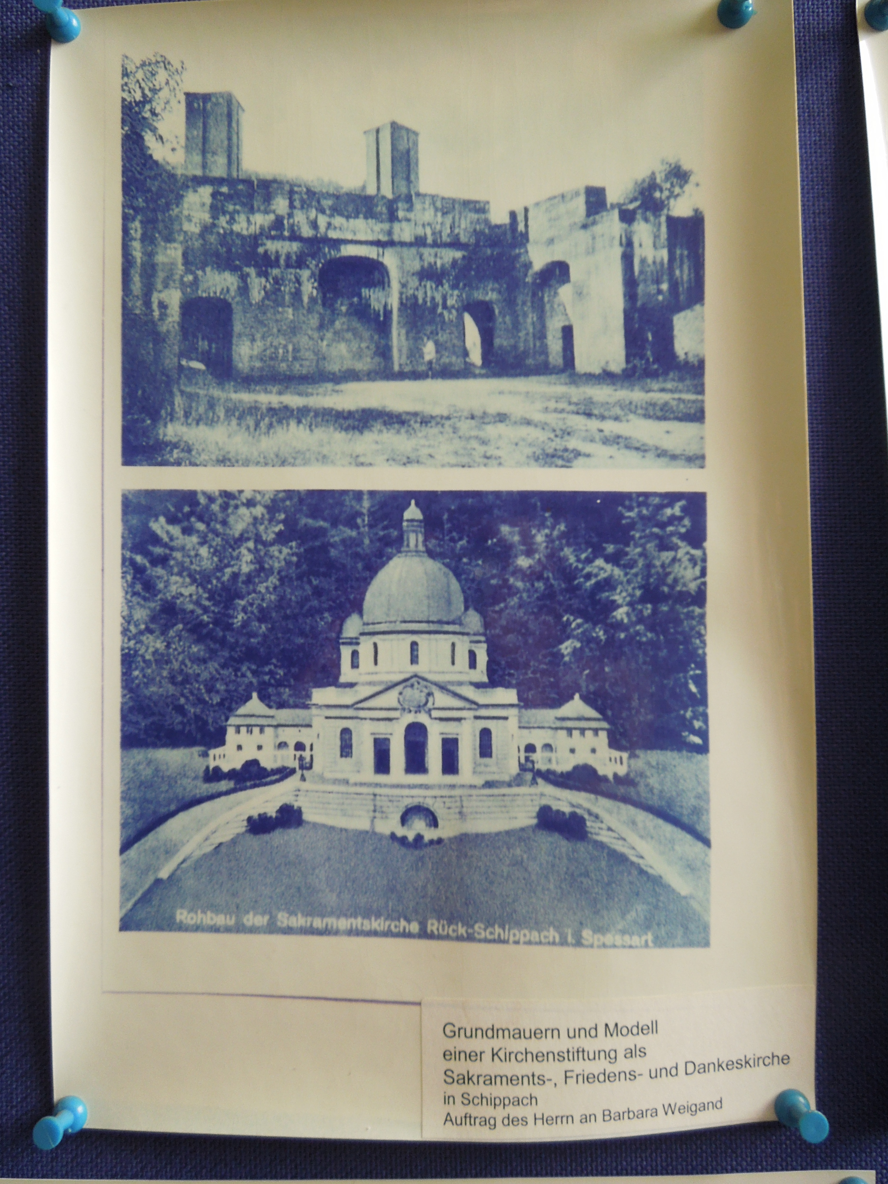 bereits aufgebaute, sp�ter abgerissene Grundmauer und Modell der Sakramentskirche