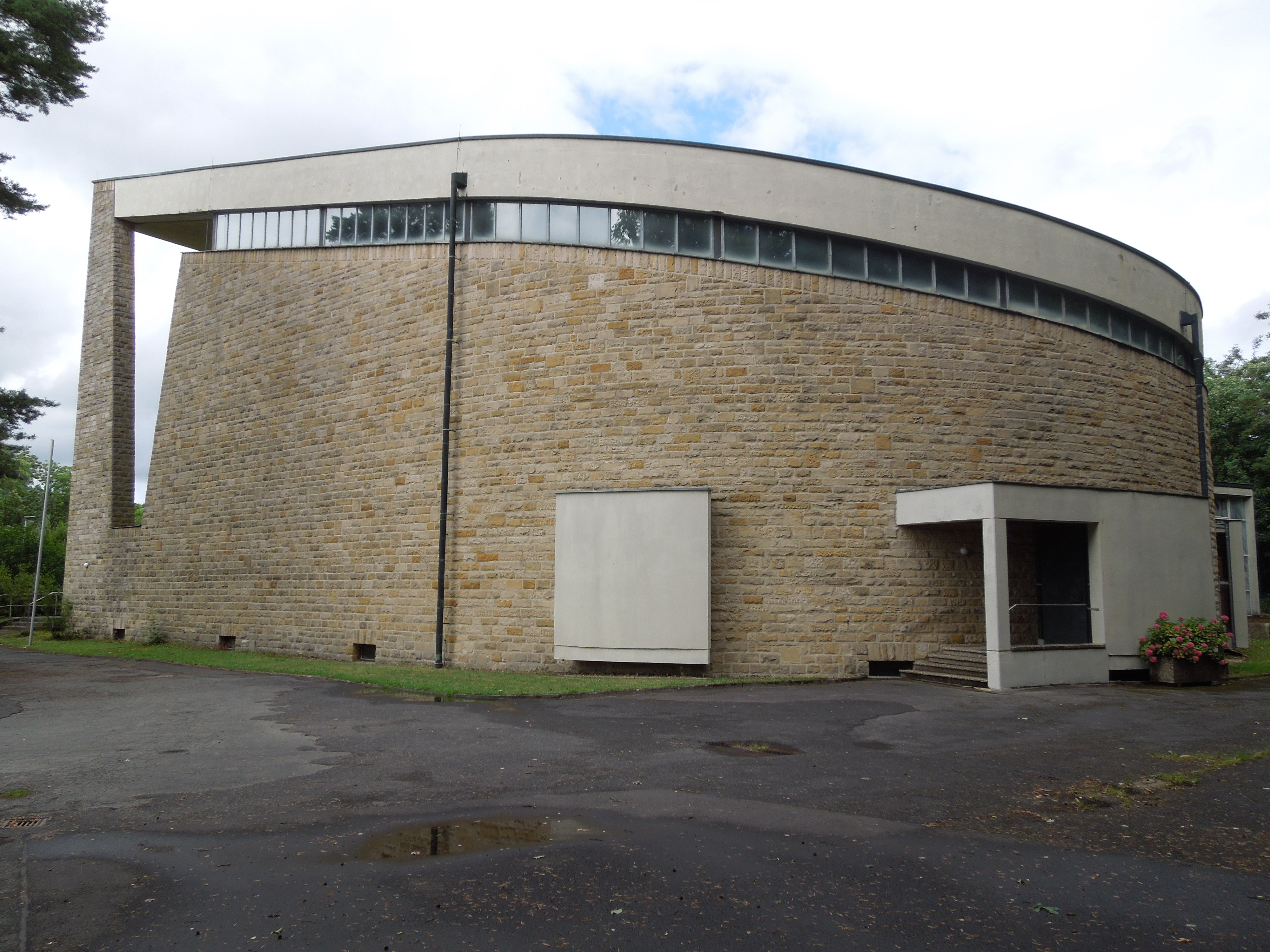 moderne Sakramentskirche ohne Kuppel